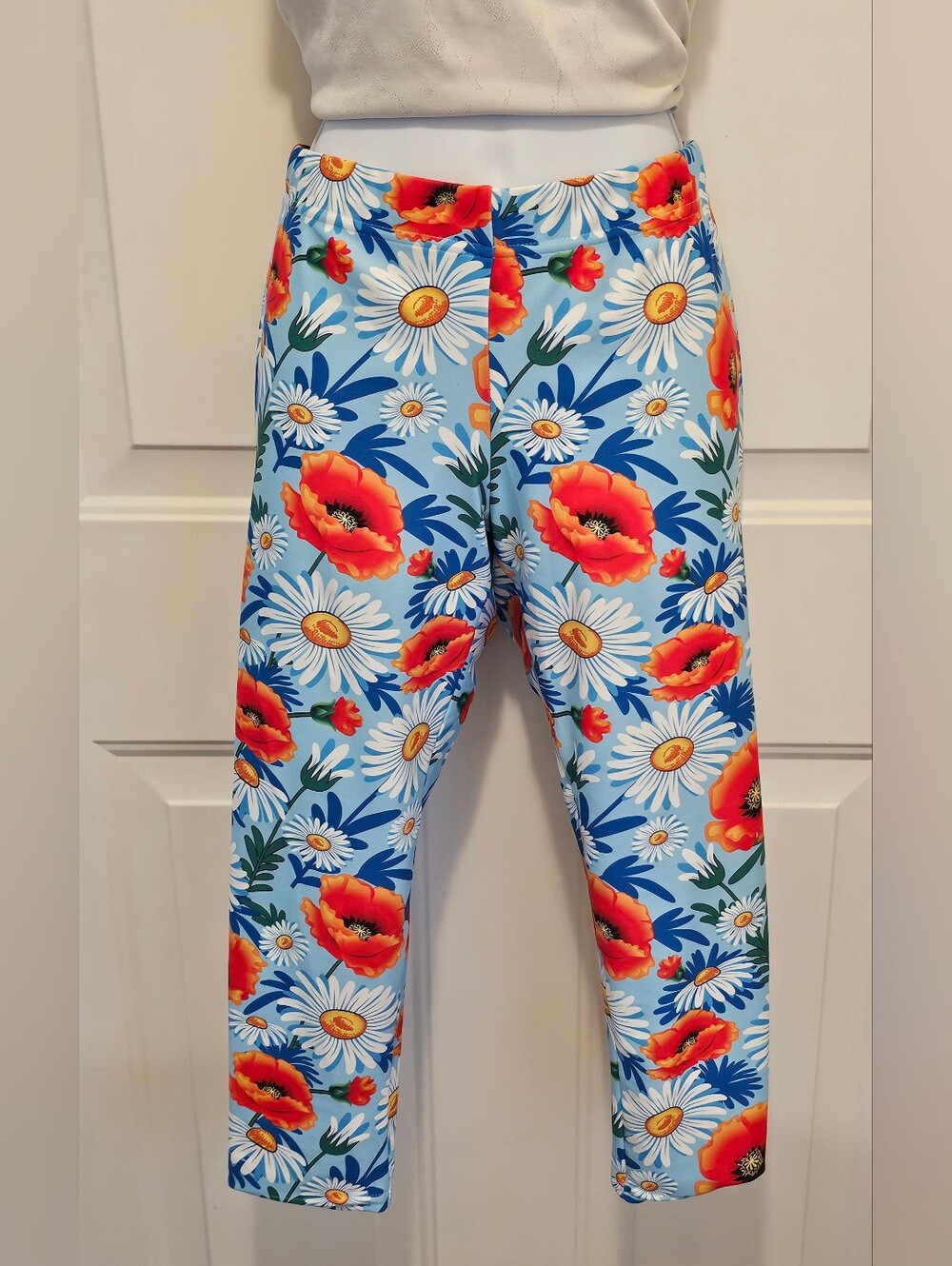 Gearbunch Blue Red Poppy & Daisy Floral Print Capri Leggings Size M